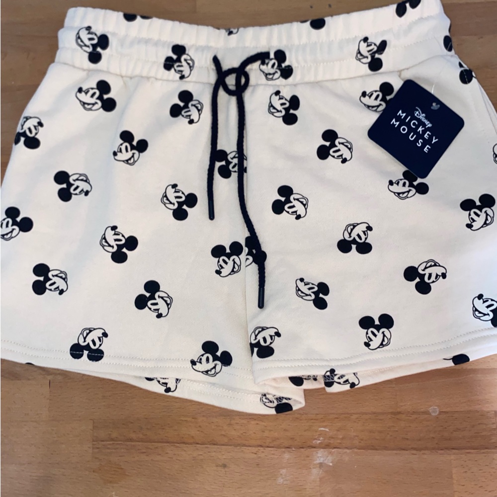 Disney Mickey Mouse Shorts Size L